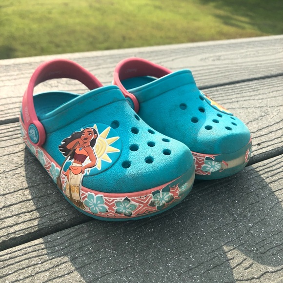moana crocs